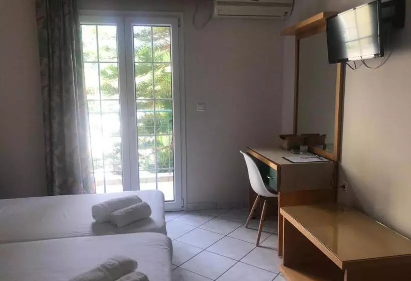 Hotelli Naftilos Studios