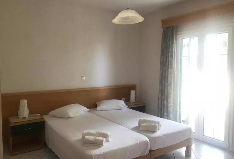 Hotelli Naftilos Studios