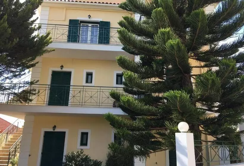 Hotelli Naftilos Studios