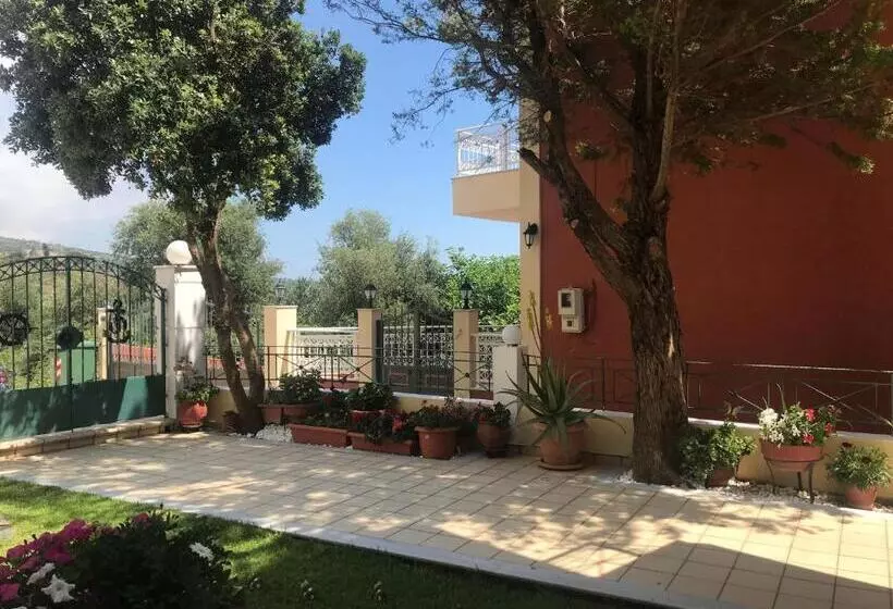 Hotelli Naftilos Studios