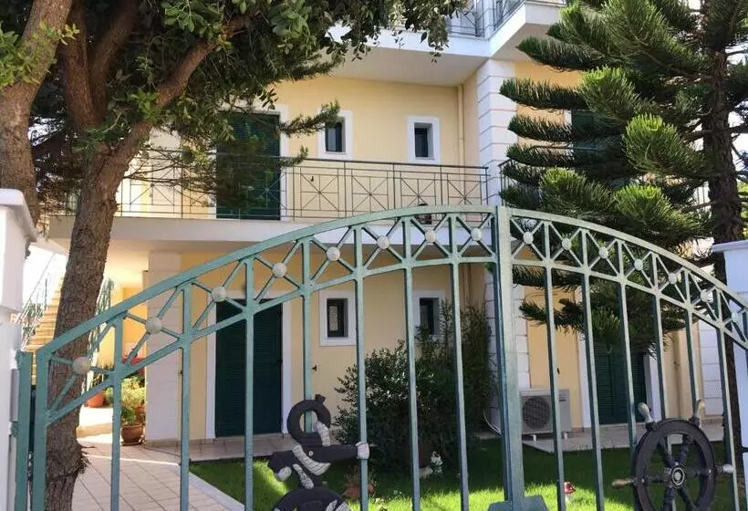 Hotelli Naftilos Studios