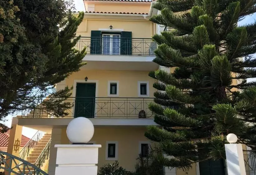 Hotelli Naftilos Studios