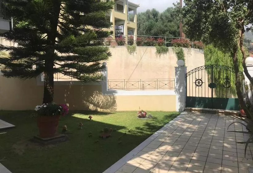 Hotelli Naftilos Studios