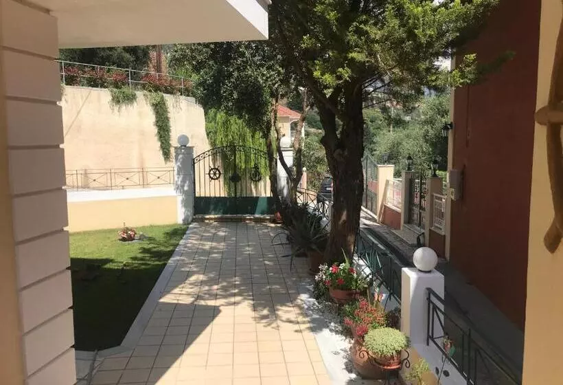 Hotelli Naftilos Studios