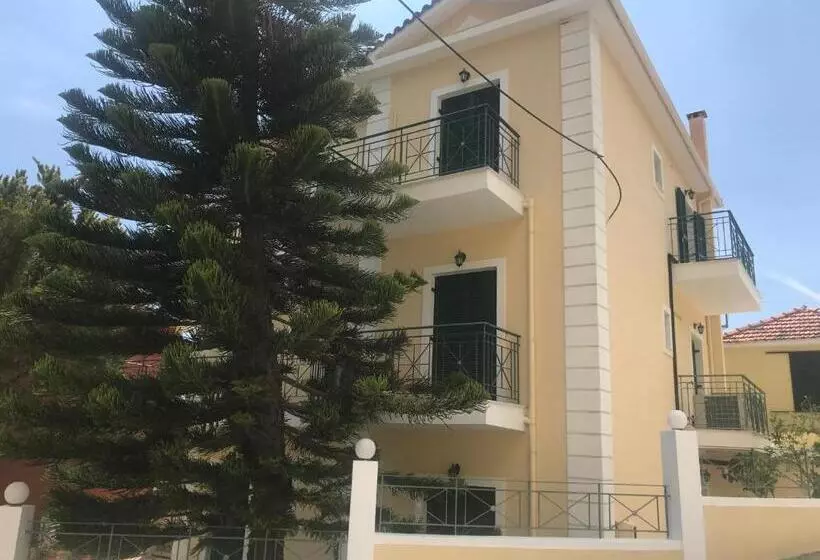 Hotelli Naftilos Studios