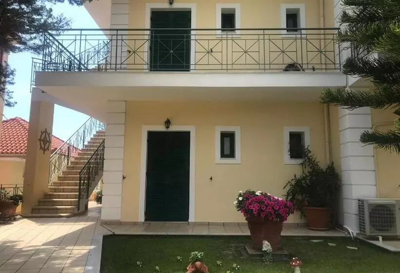 Hotelli Naftilos Studios