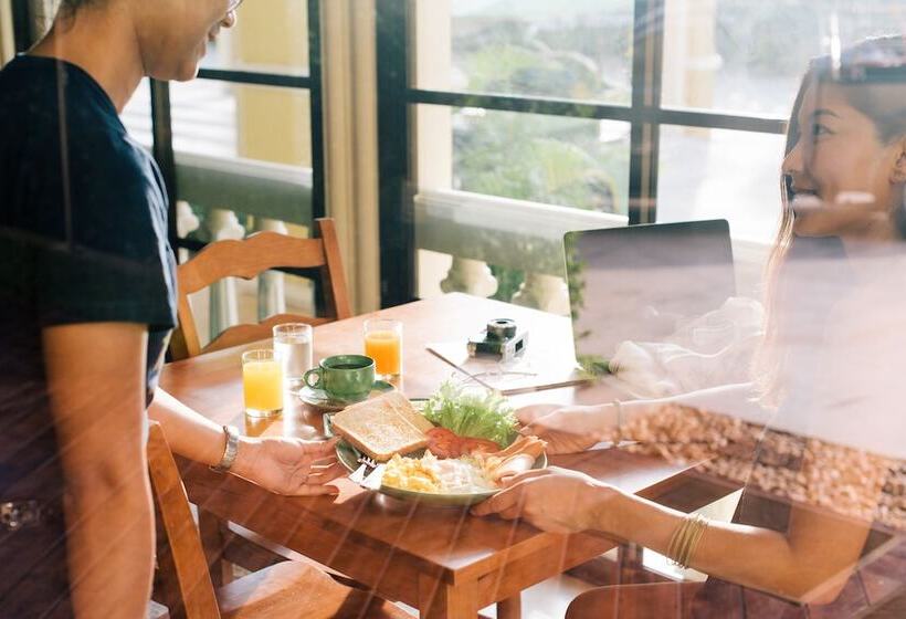 هتل The Pineapple