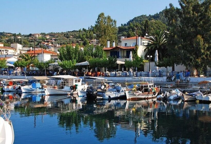 בית מלון כפרי Club Agia Anna