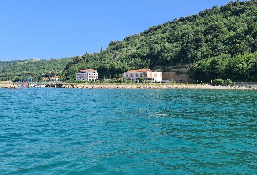 هتل Lavender   Oleander Resort