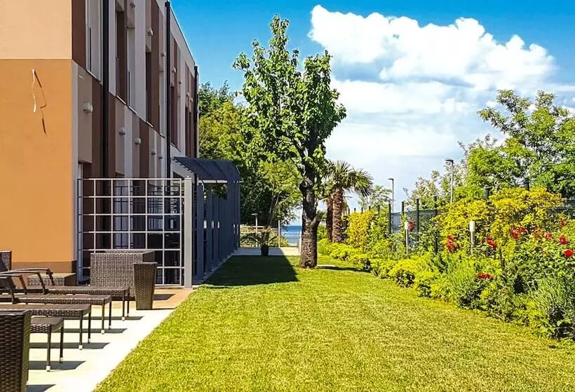 هتل Lavender   Oleander Resort