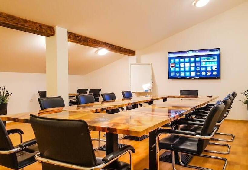 هتل Lavender   Oleander Resort