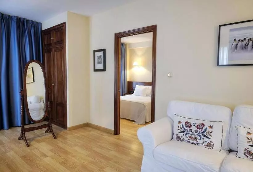 Y Apartamentos Arias