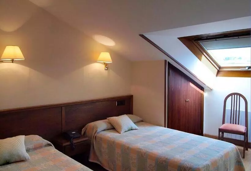 Y Apartamentos Arias