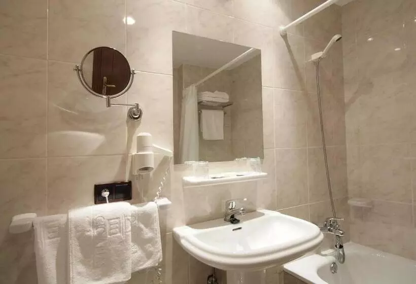 Y Apartamentos Arias