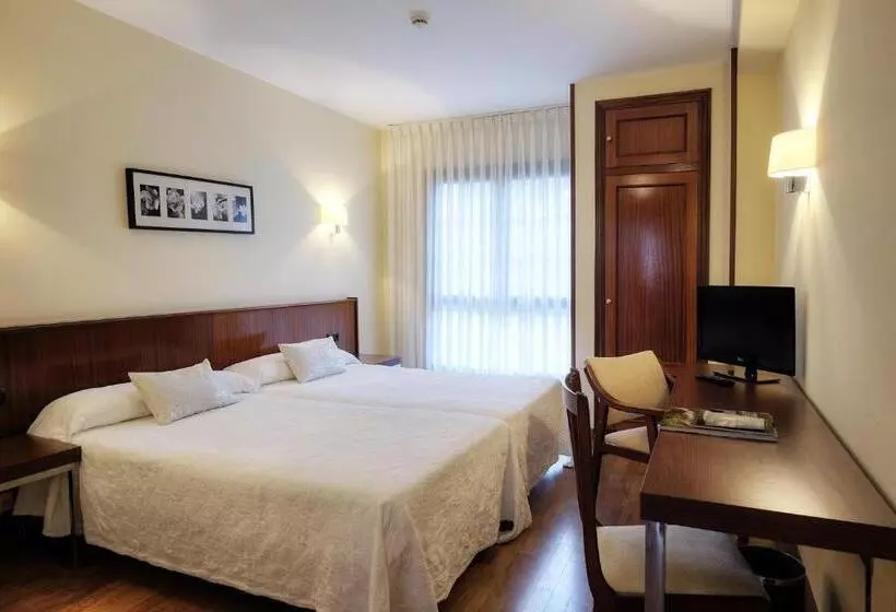 Y Apartamentos Arias