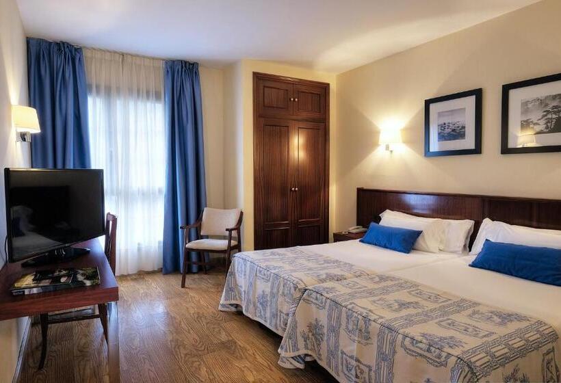 Y Apartamentos Arias