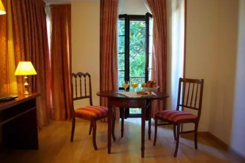 Y Apartamentos Arias