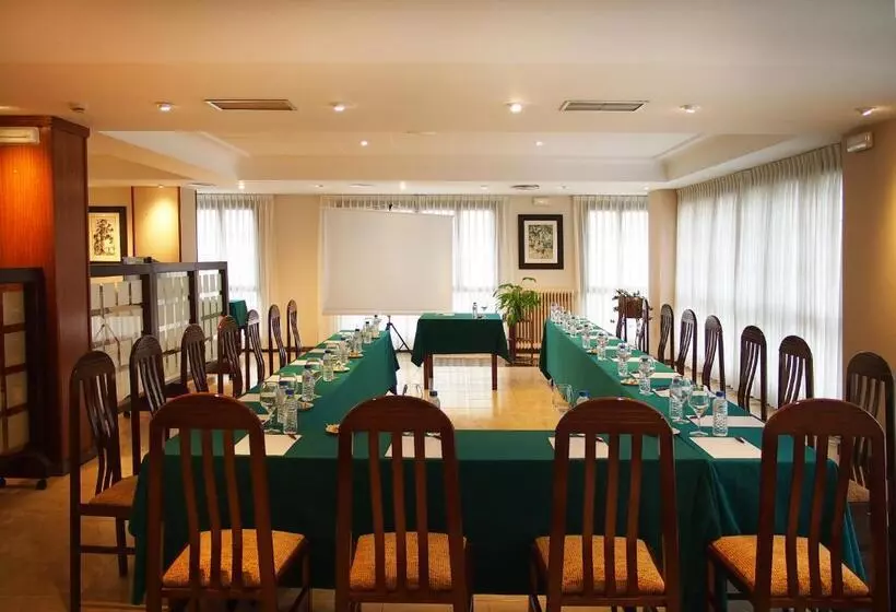 Y Apartamentos Arias