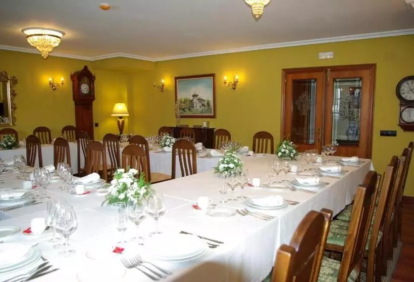 Y Apartamentos Arias