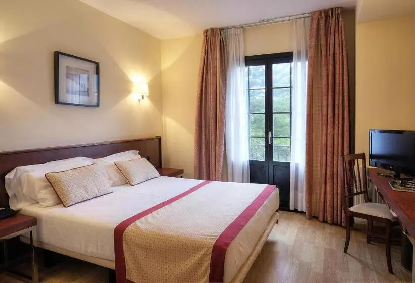 Y Apartamentos Arias