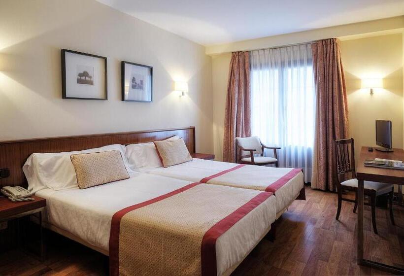 Y Apartamentos Arias