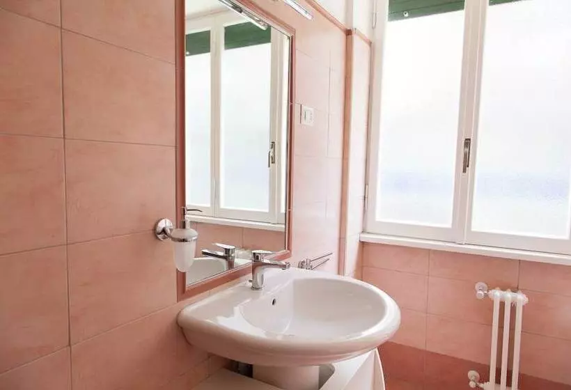 تختخواب و صبحانه Cicerone 60