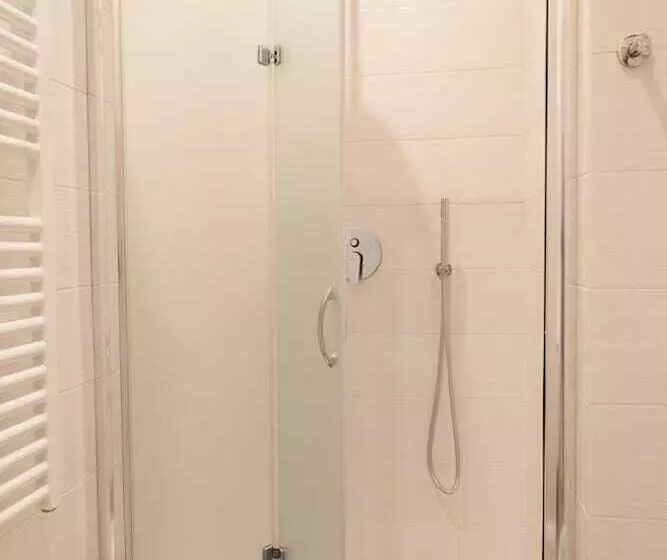 تختخواب و صبحانه Cicerone 60