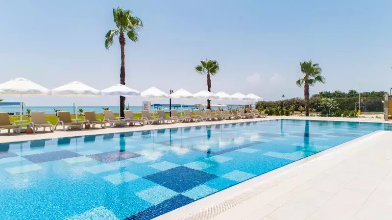 Hotelli Crystal Boutique Beach & Resort   Adult Only