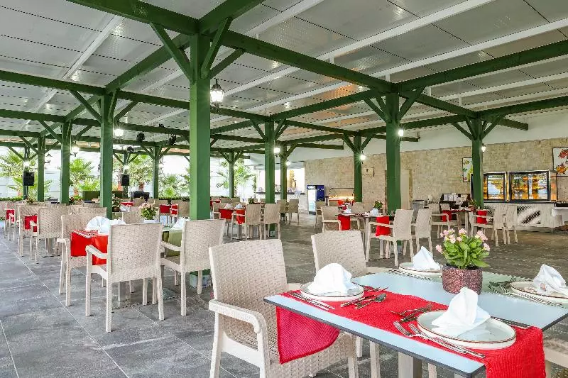 Hotelli Crystal Boutique Beach & Resort   Adult Only