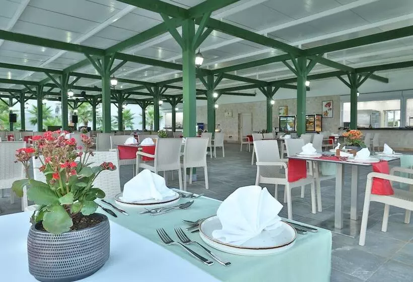 Hotelli Crystal Boutique Beach & Resort   Adult Only