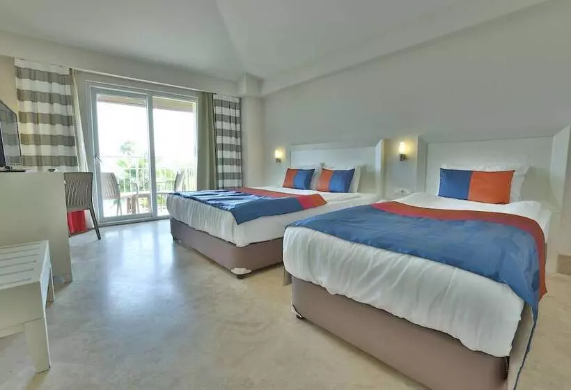 Hotelli Crystal Boutique Beach & Resort   Adult Only