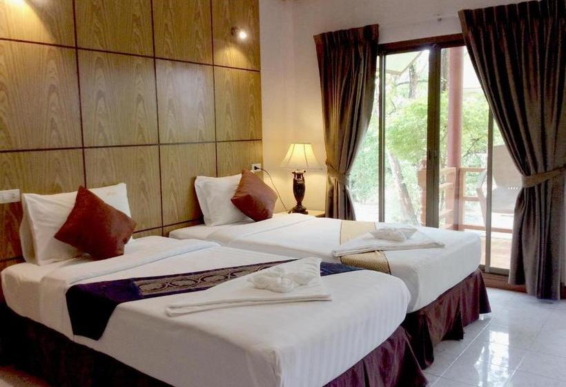 בית מלון כפרי Andaman Resort