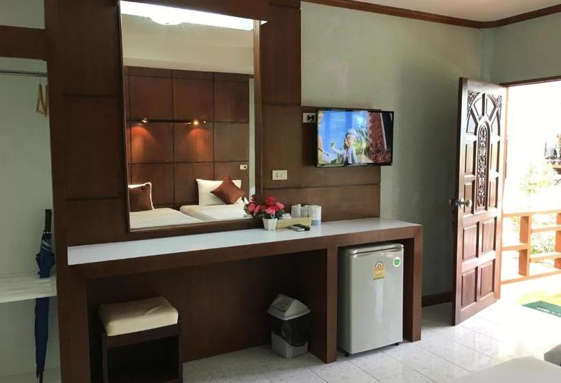 בית מלון כפרי Andaman Resort