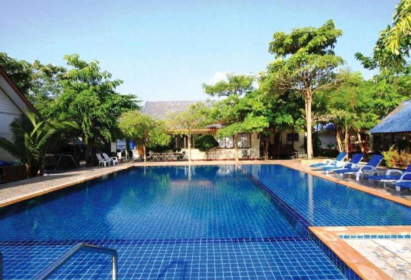 בית מלון כפרי Andaman Resort