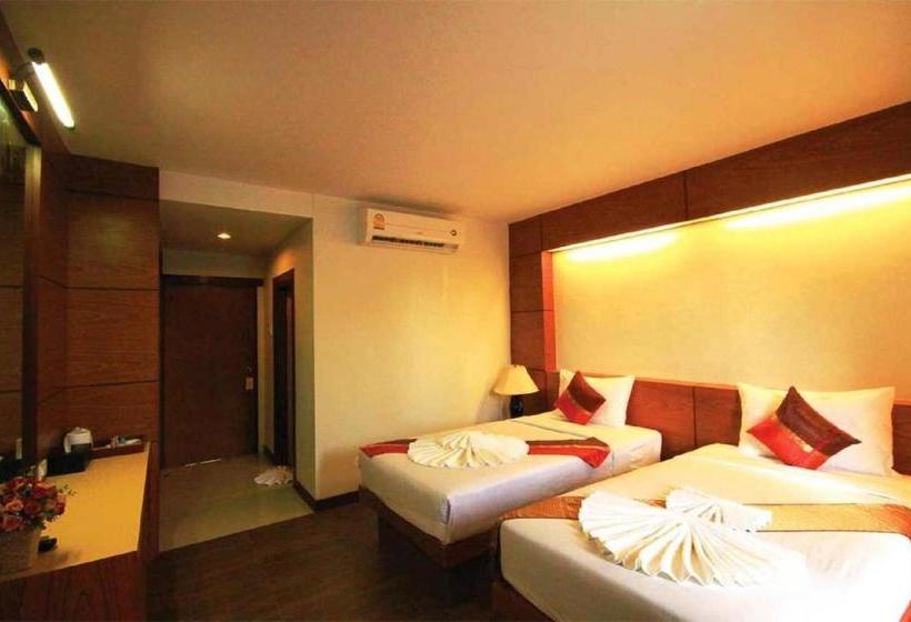 בית מלון כפרי Andaman Resort