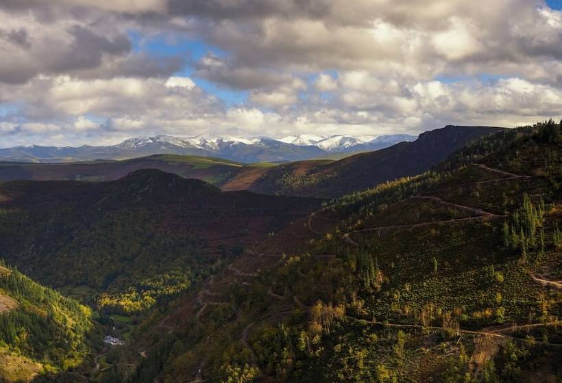 ホテル Rural Las Montañas De Pumar