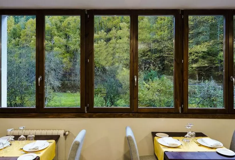 Hotelli Rural Las Montañas De Pumar