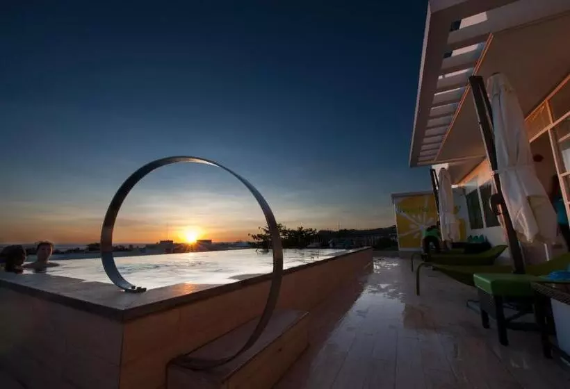 Lime Hotel Boracay