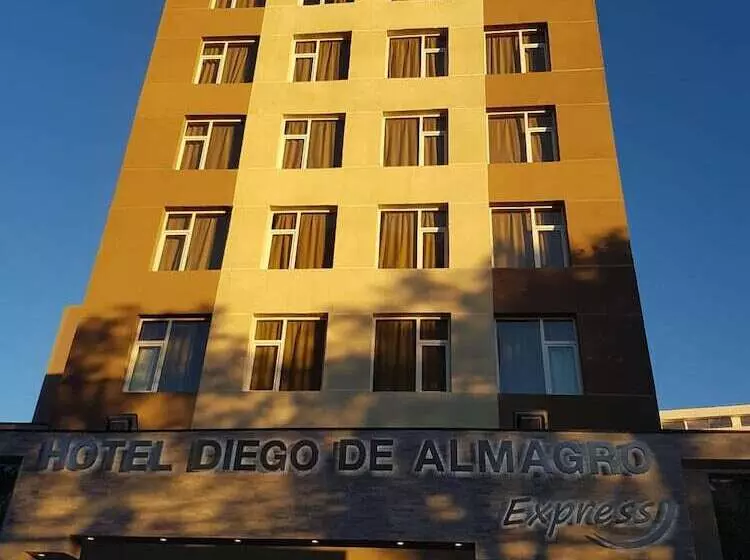 ホテル Diego De Almagro Calama Express
