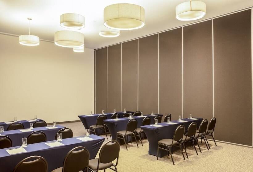 فندق Fiesta Inn Parque Puebla