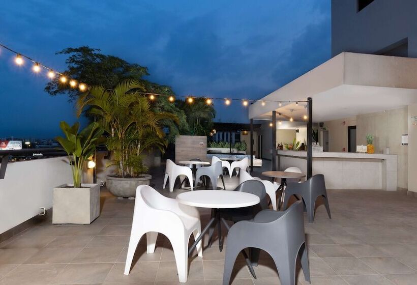 בית מלון כפרי Hilton Garden Inn Cali Ciudad Jardin