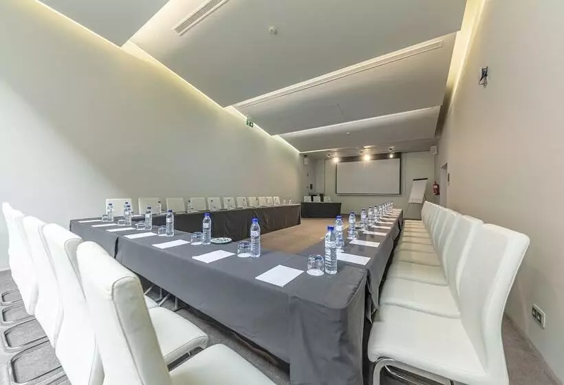 ホテル Meliá Maputo Sky