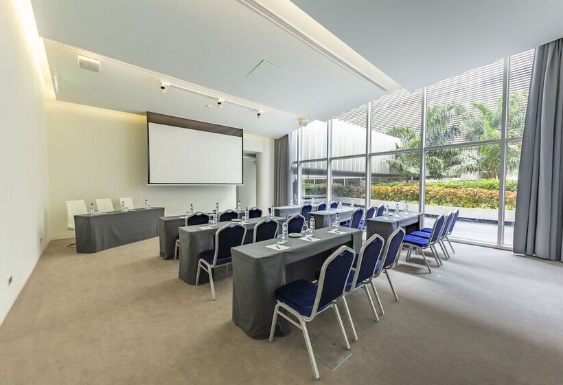 ホテル Meliá Maputo Sky