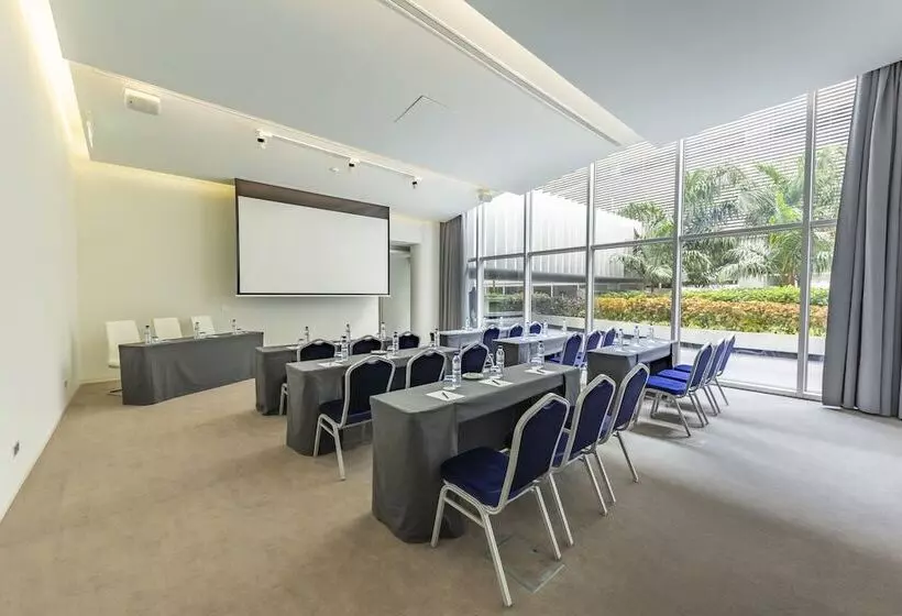 ホテル Meliá Maputo Sky