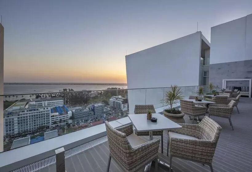 ホテル Meliá Maputo Sky