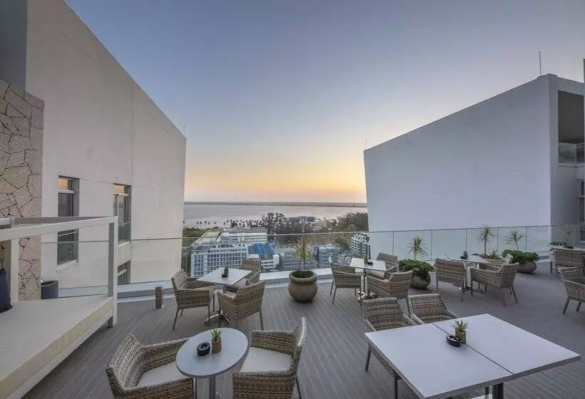 ホテル Meliá Maputo Sky