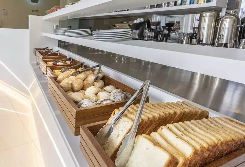 ホテル Meliá Maputo Sky