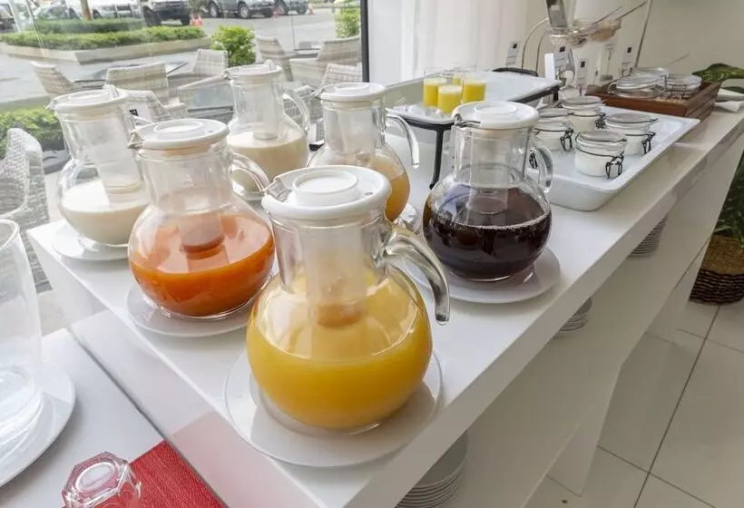 ホテル Meliá Maputo Sky