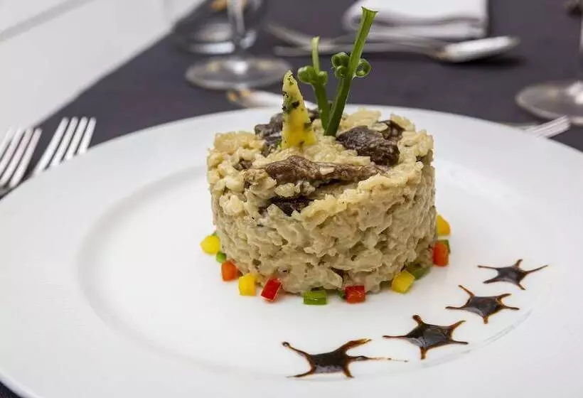 ホテル Meliá Maputo Sky