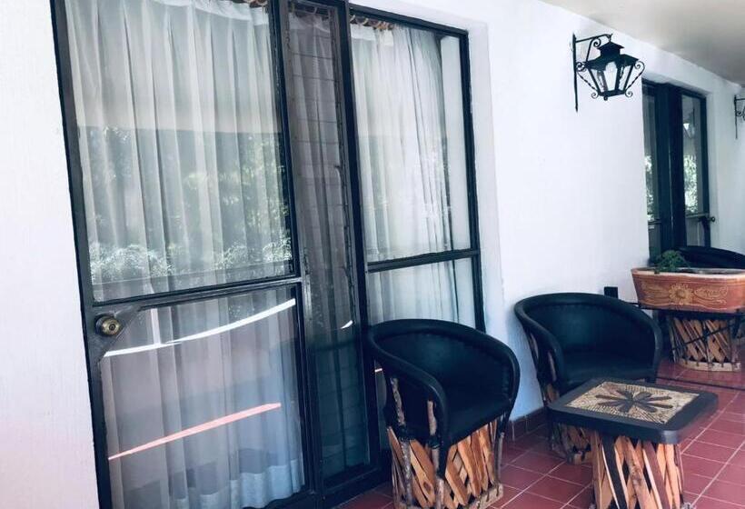 فندق Posada Los Colorines